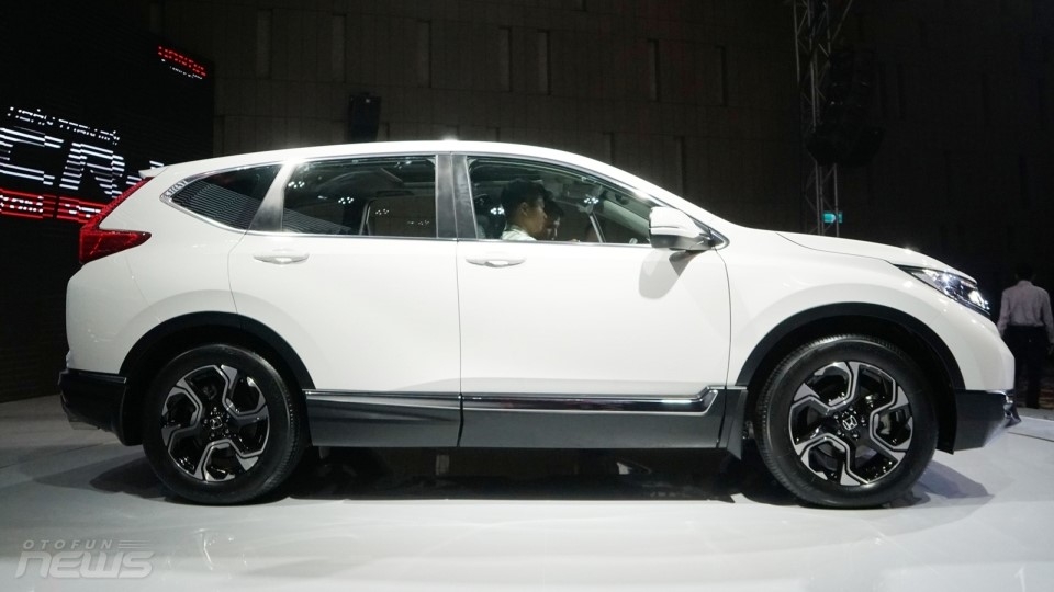 mitsubishi outlander va honda cr v ke tam lang nguoi nua can