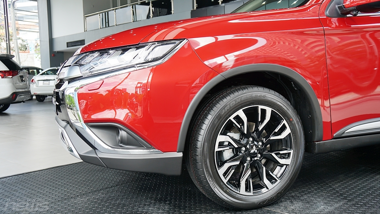 mitsubishi outlander va honda cr v ke tam lang nguoi nua can