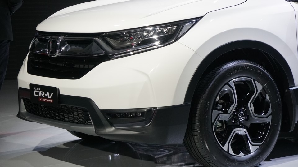mitsubishi outlander va honda cr v ke tam lang nguoi nua can