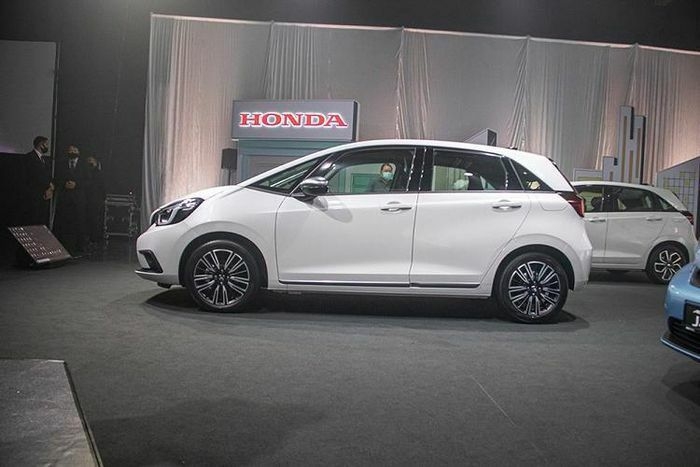 Giá Honda Jazz tại Singapore đắt ngang Toyota Camry ở Việt Nam Giá Honda Jazz tại Singapore đắt ngang Toyota Camry ở Việt Nam