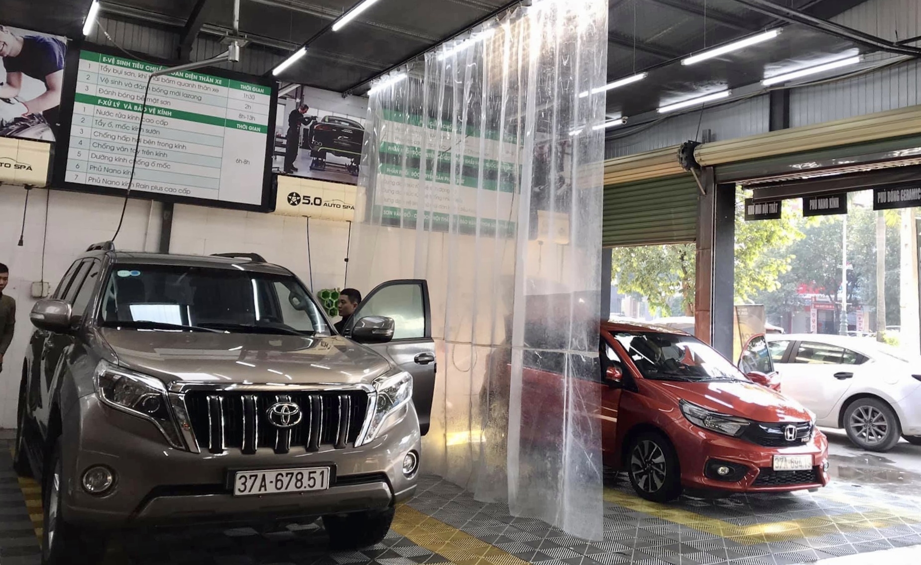 Quá tải dịch vụ chăm sóc, tân trang xe dịp cận Tết Quá tải dịch vụ chăm sóc, tân trang xe dịp cận Tết