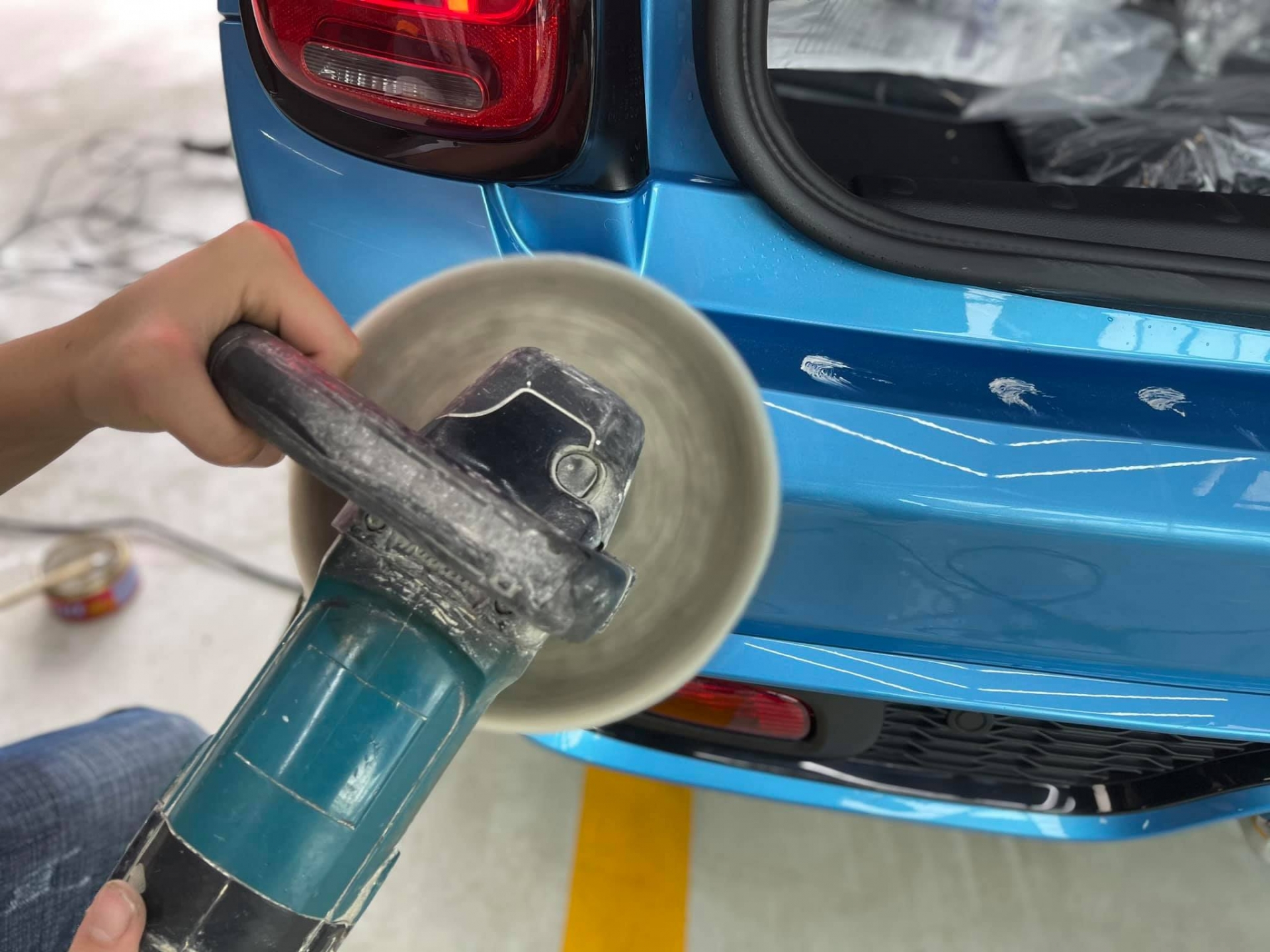 Quá tải dịch vụ chăm sóc, tân trang xe dịp cận Tết Quá tải dịch vụ chăm sóc, tân trang xe dịp cận Tết