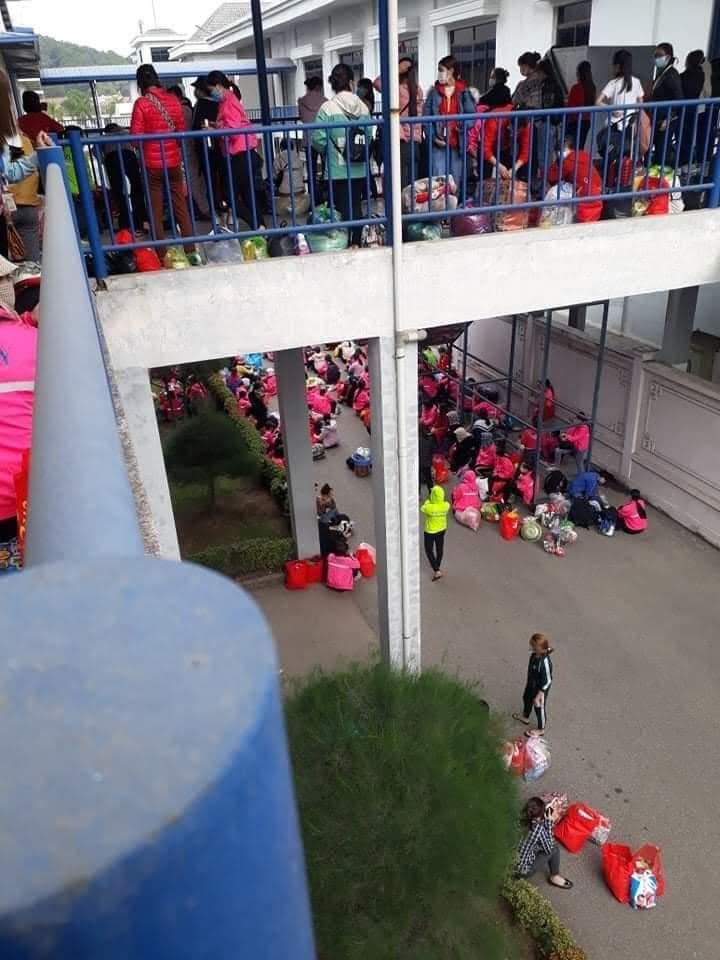 Công nhân khủng hoảng tinh thần vì lo nhiễm Covid-19 tại một công ty ở Hải Dương Công nhân khủng hoảng tinh thần vì lo nhiễm Covid-19 tại một công ty ở Hải Dương