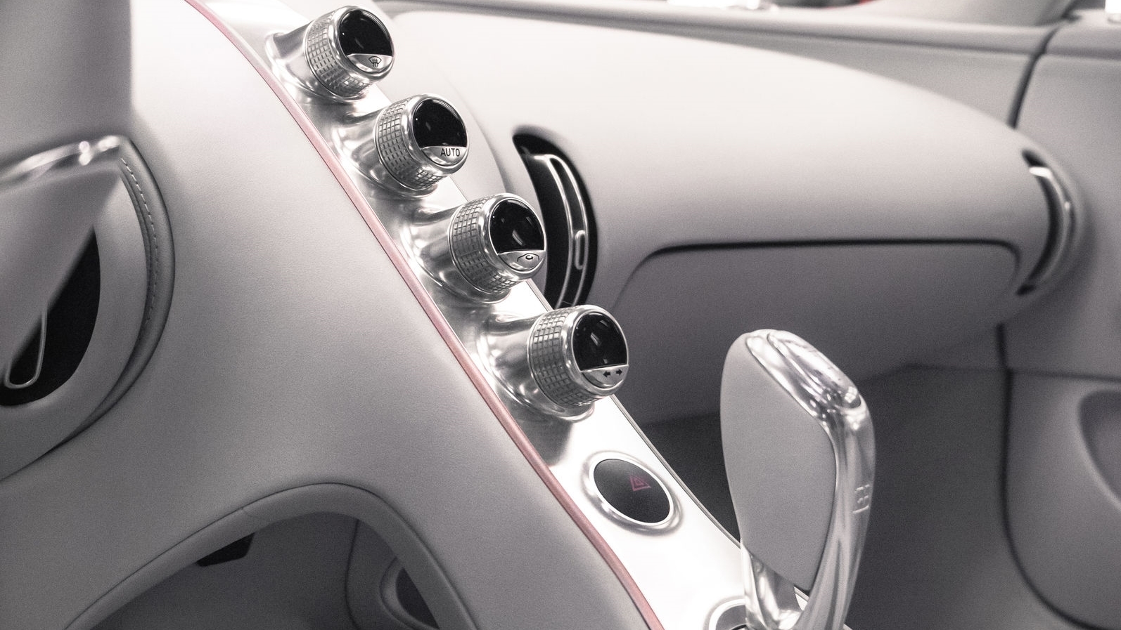 Chi hơn 3,5 triệu đô mua Bugatti Chiron Sport hồng độc nhất vô nhị nhân ngày Valentine