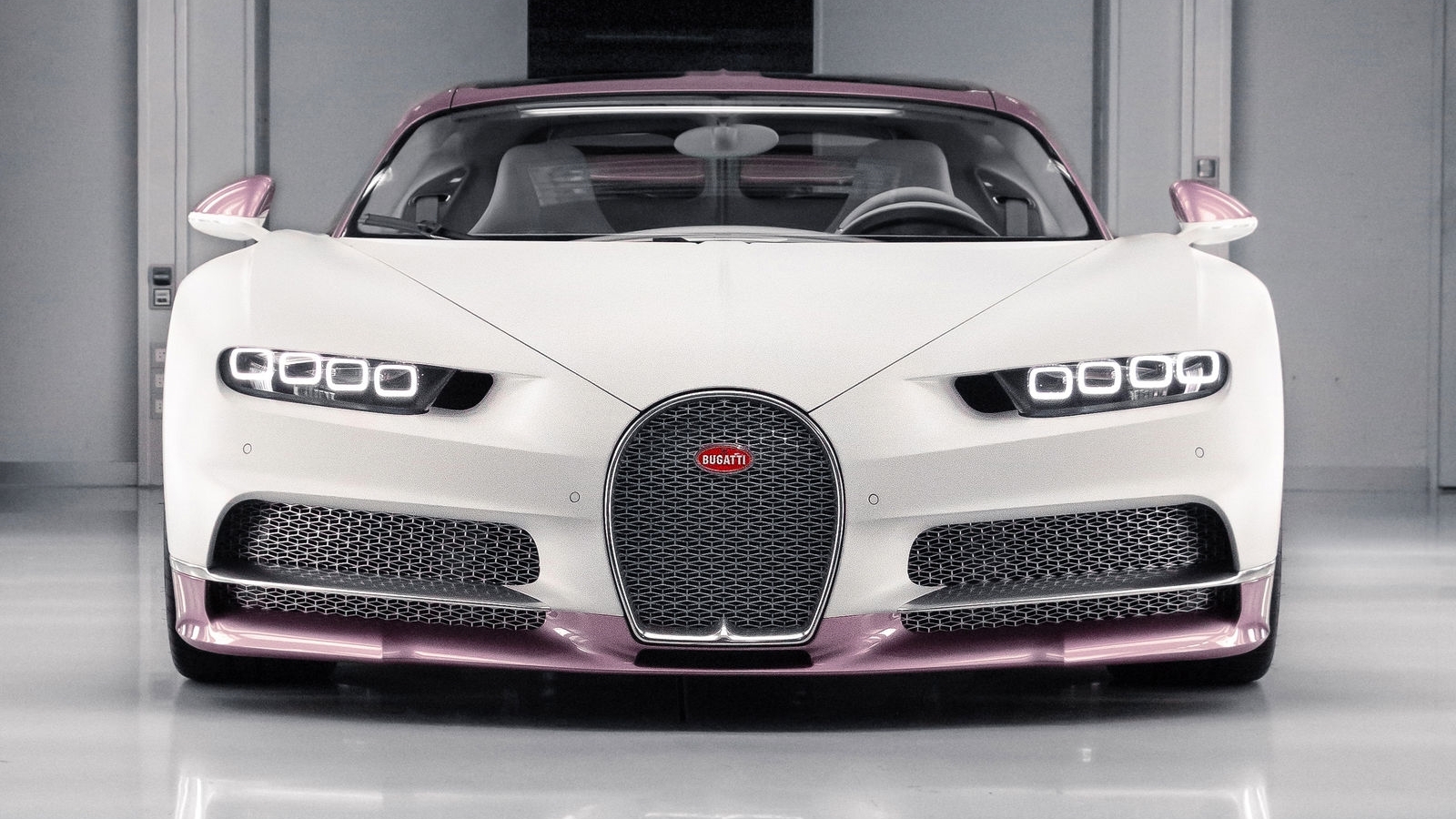 Chi hơn 3,5 triệu đô mua Bugatti Chiron Sport hồng độc nhất vô nhị nhân ngày Valentine