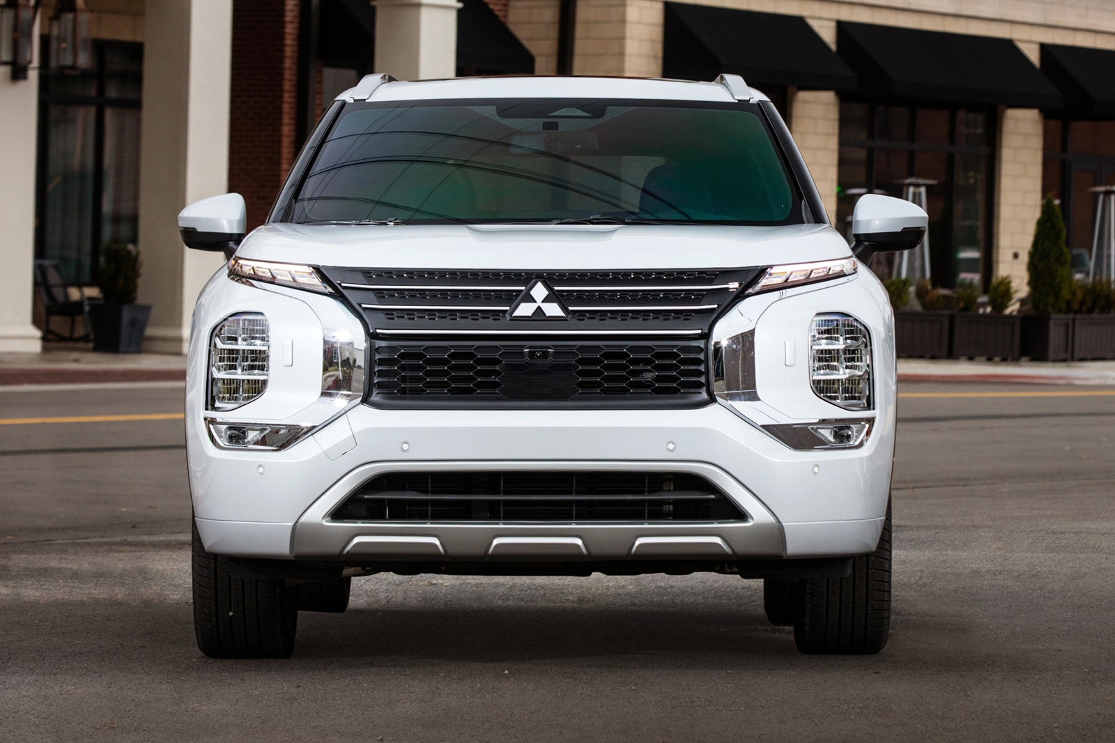 Mitsubishi Outlander 2022 hoàn toàn mới chính thức xuất hiện (editing) Mitsubishi Outlander 2022 hoàn toàn mới chính thức xuất hiện (editing)