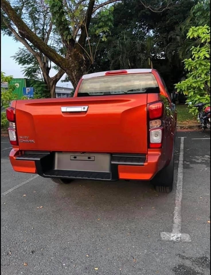 Lô Isuzu D-Max đầu tiên về đến đại lý, chỉ chờ ra mắt