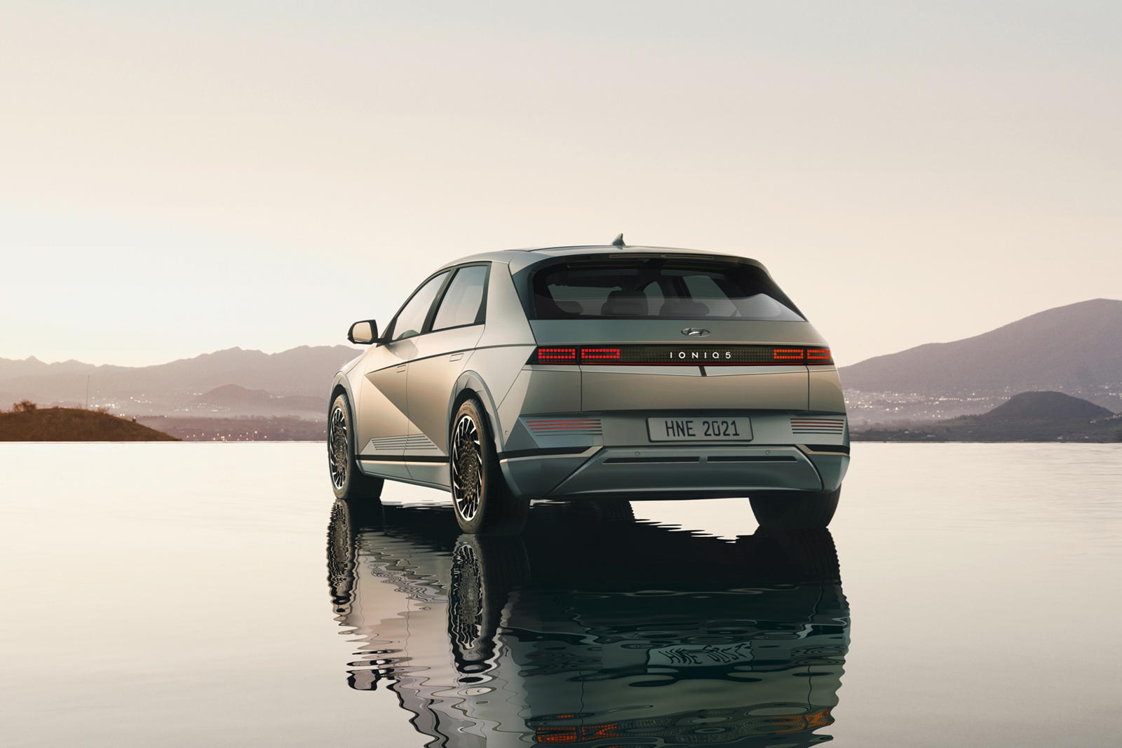 Hyundai Ioniq 5 xuất hiện với kiểu dáng đẹo và nội thất sáng tạo Hyundai Ioniq 5 xuất hiện với kiểu dáng đẹp và nội thất sáng tạo