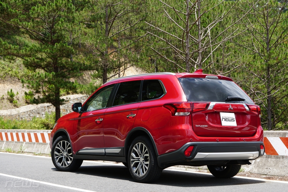 Vừa ra mắt Mitsubishi Outlander 2020, phiên bản 2019 đã giảm 125 triệu đồng vua ra mat mitsubishi outlander 2020 phien ban 2019 da giam 125 trieu dong