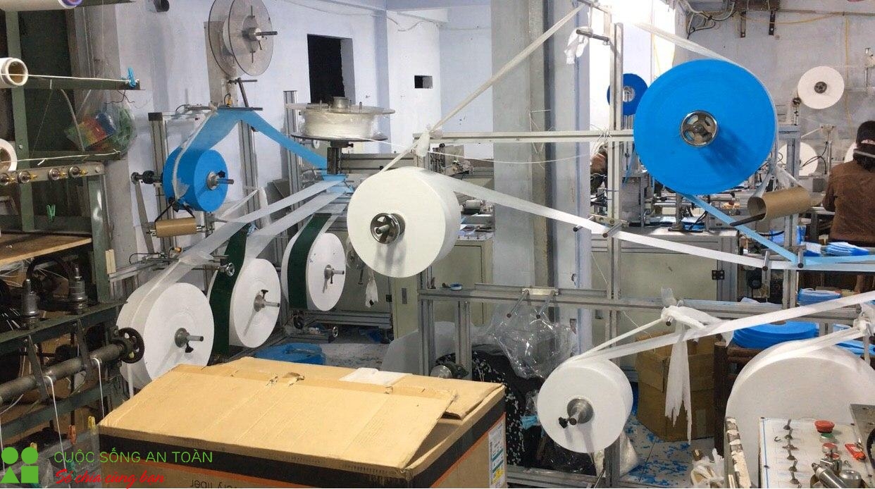 Phát hiện cơ sở sản xuất 250.000 khẩu trang mỗi ngày có dấu hiệu gian lận thương mại phat hien co so san xuat 250000 khau trang moi ngay co dau hieu gian lan thuong mai
