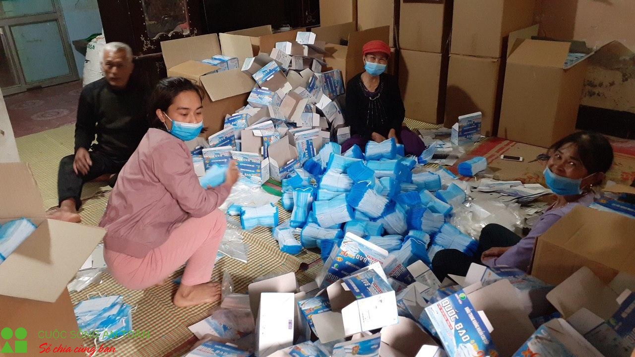 Phát hiện cơ sở sản xuất 250.000 khẩu trang mỗi ngày có dấu hiệu gian lận thương mại phat hien co so san xuat 250000 khau trang moi ngay co dau hieu gian lan thuong mai