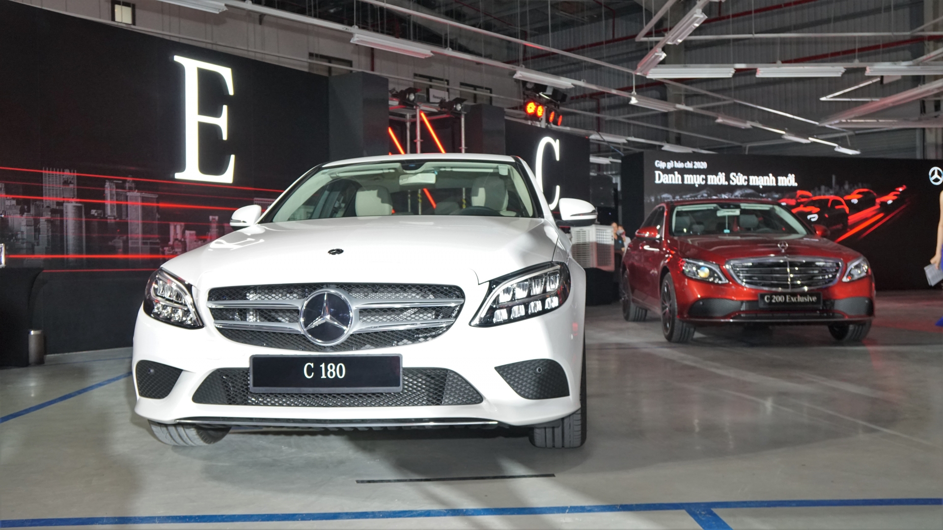 Mercedes-Benz Việt Nam ra mắt hàng loạt mẫu xe mới mercedes benz viet nam ra mat hang loat mau xe moi