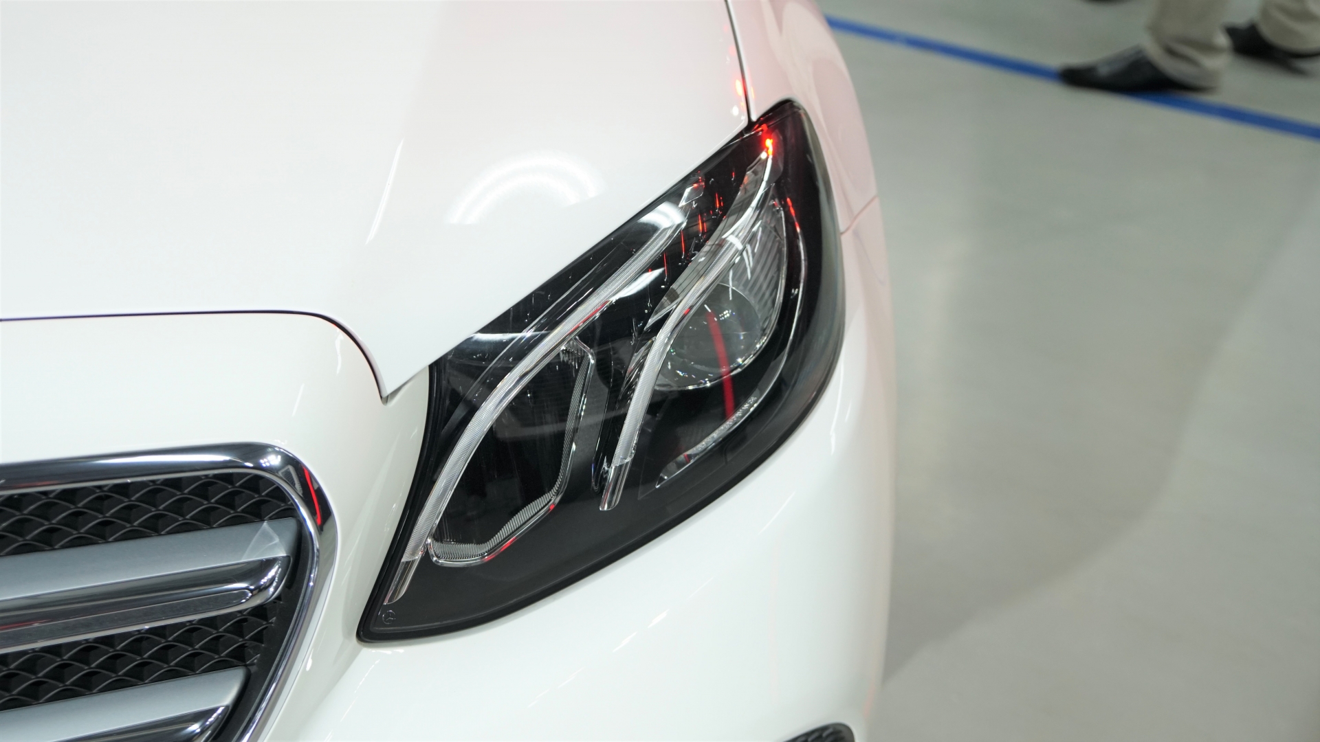 Cận cảnh Mercedes-Benz E180 giá 'mềm' giá từ 2,050 tỷ đồng can canh mercedes benz e180 gia mem gia tu 2050 ty dong