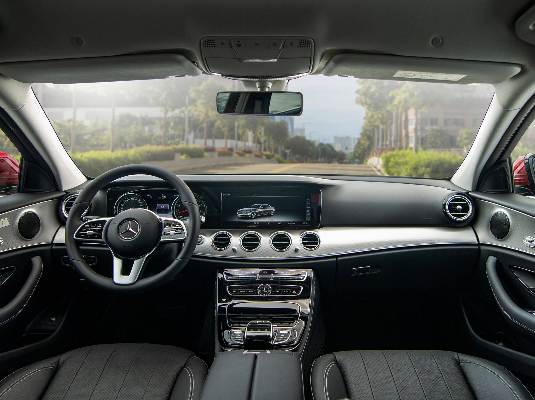 Cận cảnh Mercedes-Benz E180 giá 'mềm' giá từ 2,050 tỷ đồng can canh mercedes benz e180 gia mem gia tu 2050 ty dong