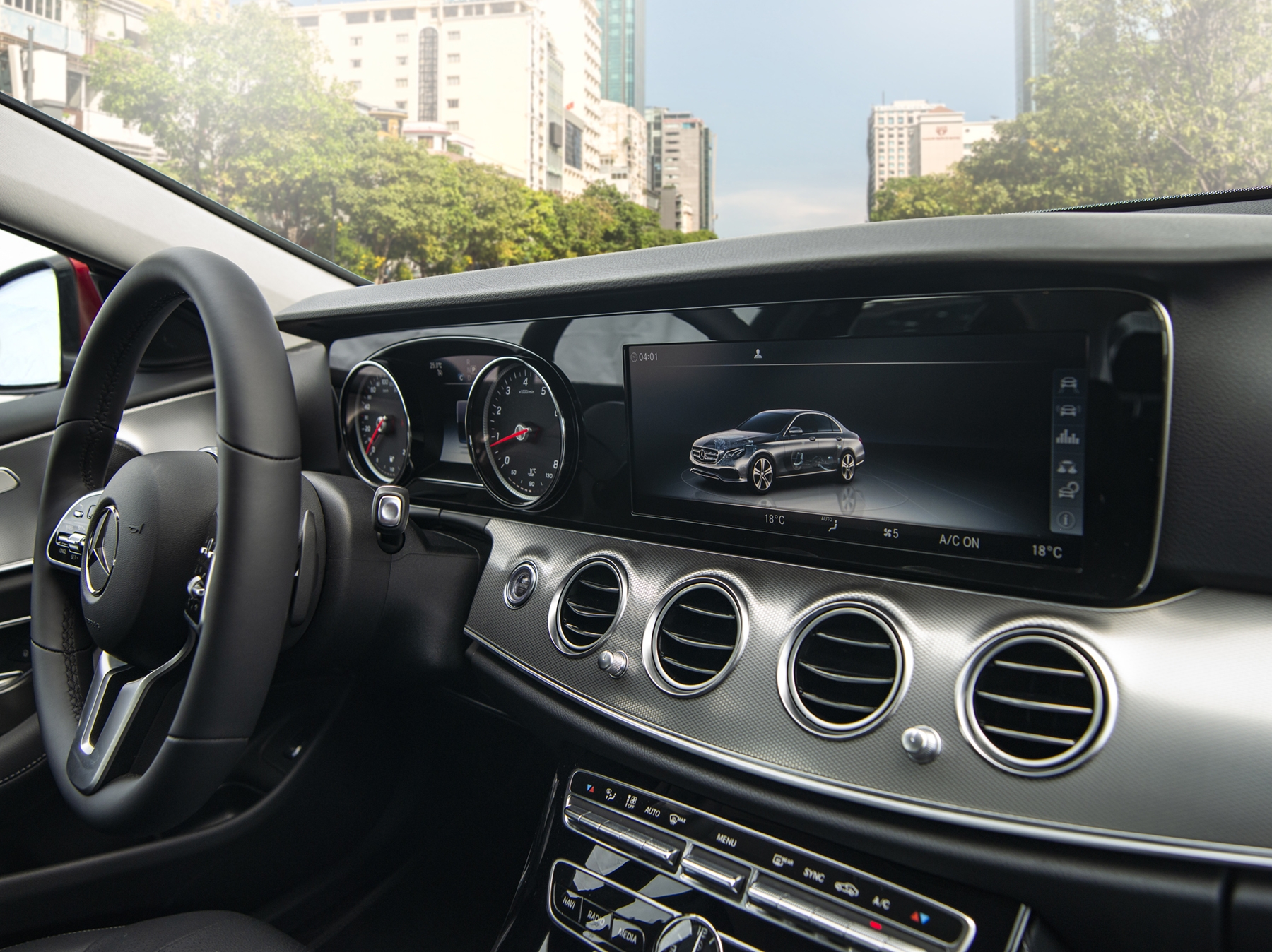 Cận cảnh Mercedes-Benz E180 giá 'mềm' giá từ 2,050 tỷ đồng can canh mercedes benz e180 gia mem gia tu 2050 ty dong