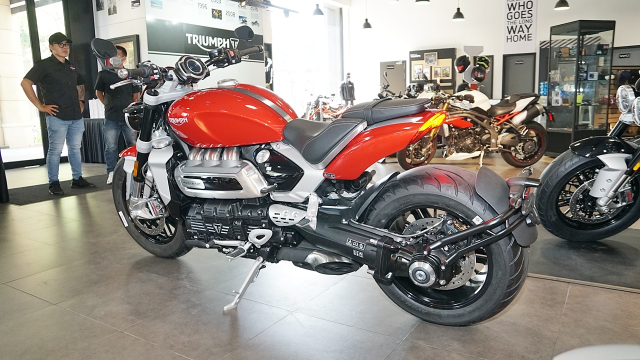 triumph rocket 3 co mat tai viet nam voi gia 869 trieu dong