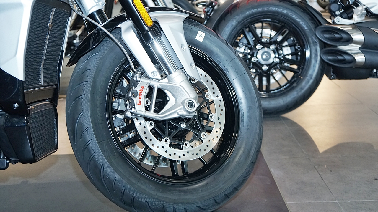 triumph rocket 3 co mat tai viet nam voi gia 869 trieu dong