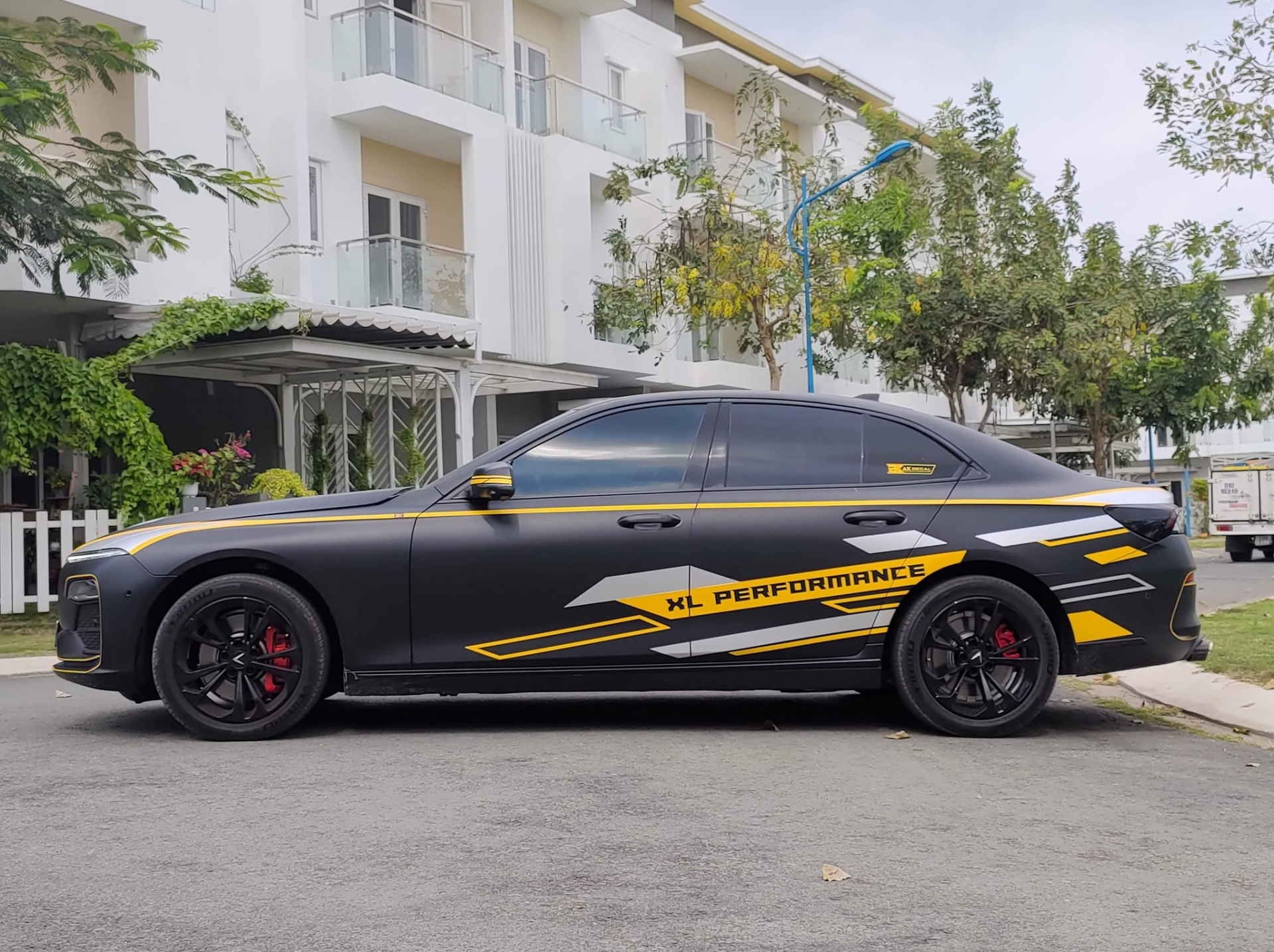 hang doc vinfast lux a20 doi mau den nham phong cach the thao