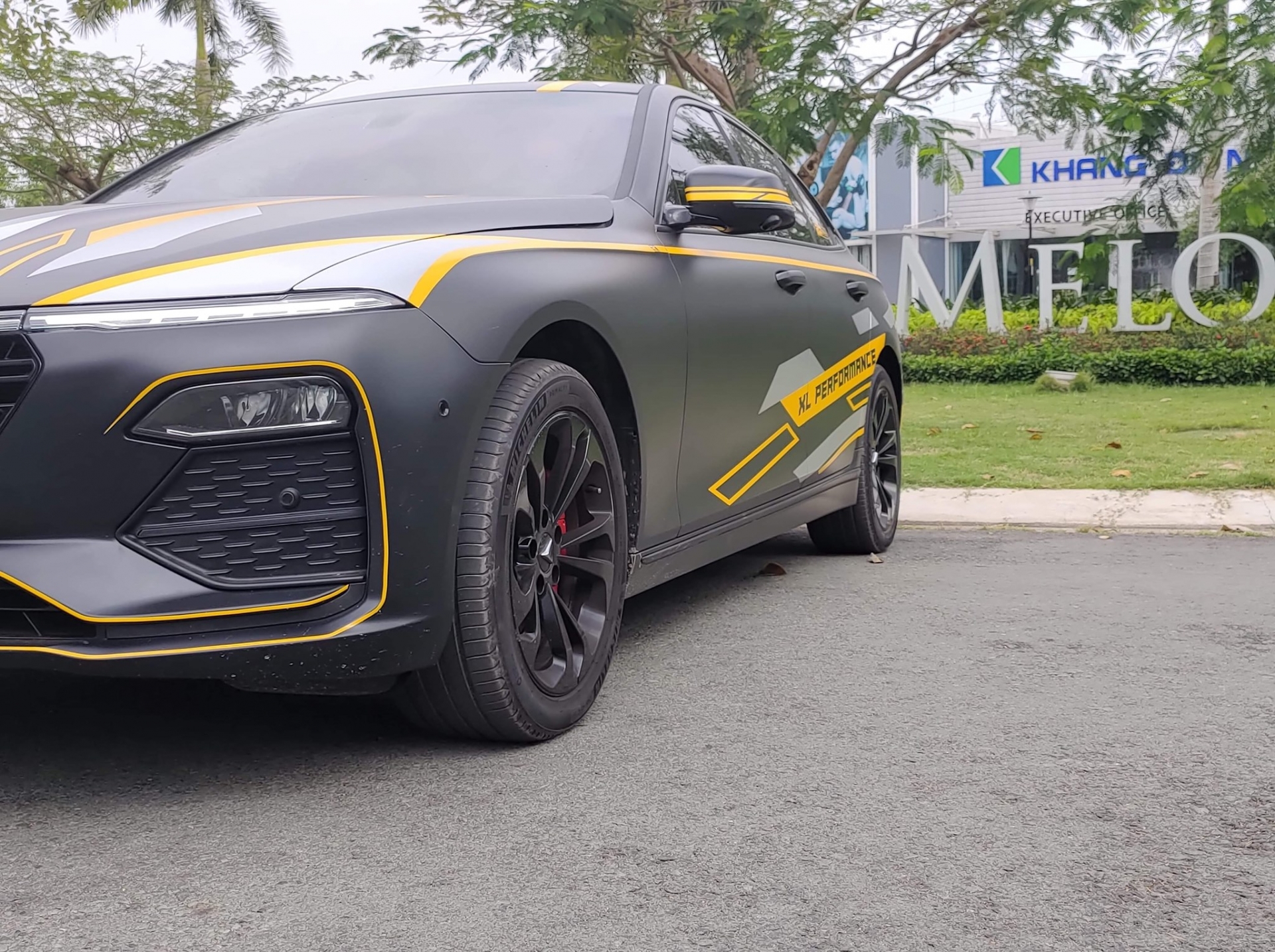 hang doc vinfast lux a20 doi mau den nham phong cach the thao