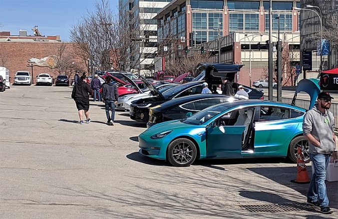 Tesla bị cấm tham dự triển lãm vì quay lưng lại hệ thống đại lý ô tô kiểu truyền thống tesla bi cam tham du trien lam vi quay lung lai he thong dai ly o to kieu truyen thong