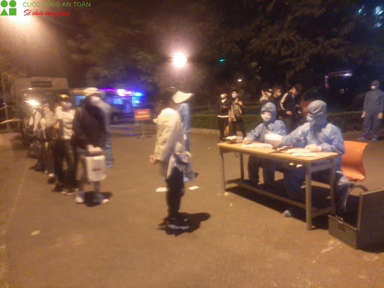 Sân bay Nội Bài tiếp tục đón 127 công dân về nước tránh dịch COVID-19 san bay noi bai tiep tuc don 127 cong dan ve nuoc tranh dich covid 19