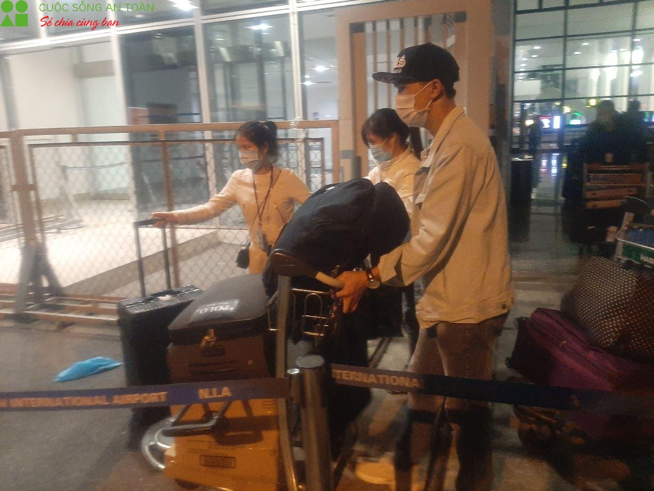 Sân bay Nội Bài tiếp tục đón 127 công dân về nước tránh dịch COVID-19 san bay noi bai tiep tuc don 127 cong dan ve nuoc tranh dich covid 19