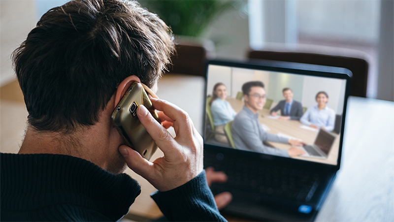 Làm sao để tránh rắc rối khi họp qua video?