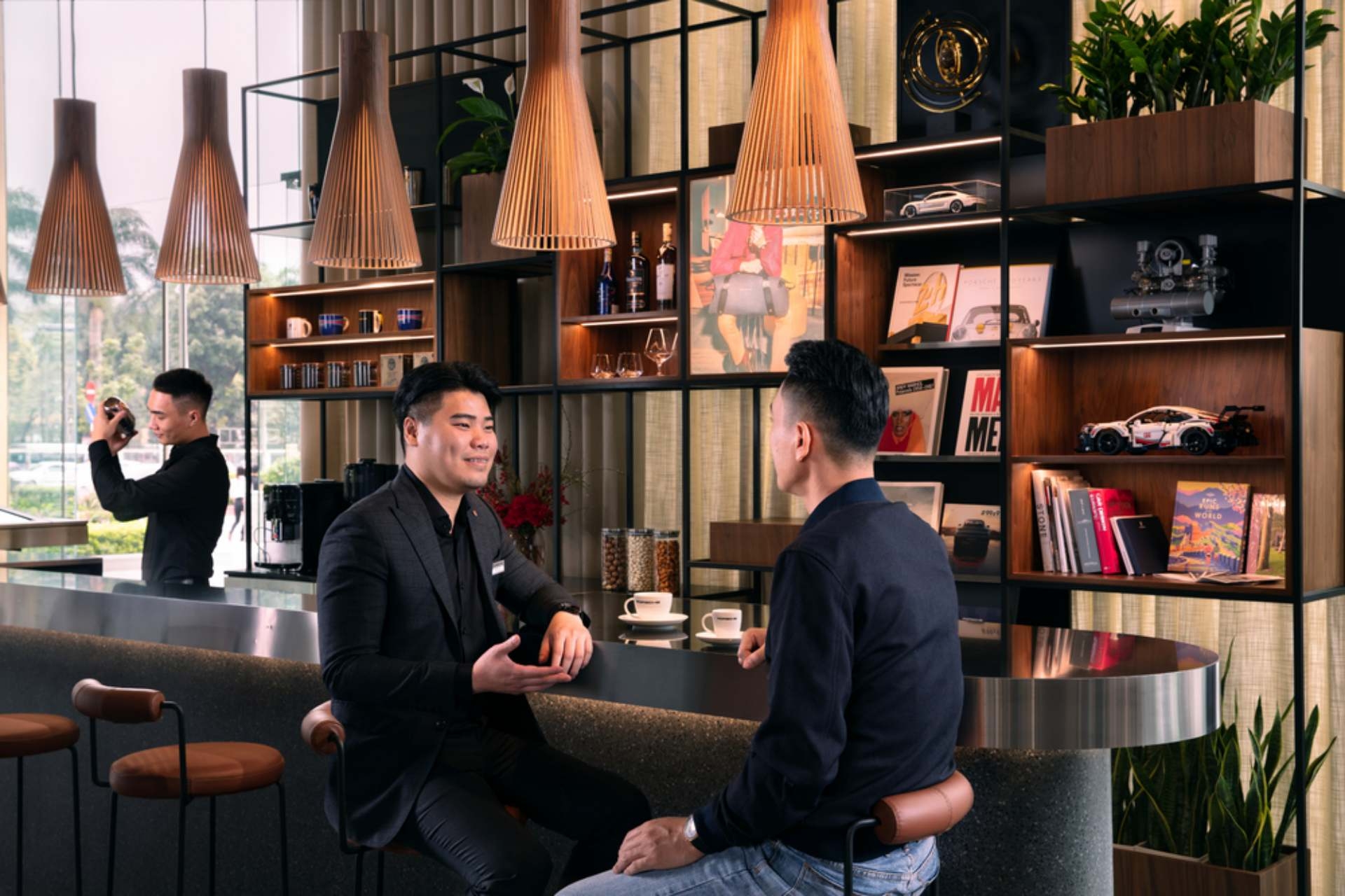 Cận cảnh Porsche Studio đầu tiên tại Việt Nam Cận cảnh Porsche Studio đầu tiên tại Việt Nam