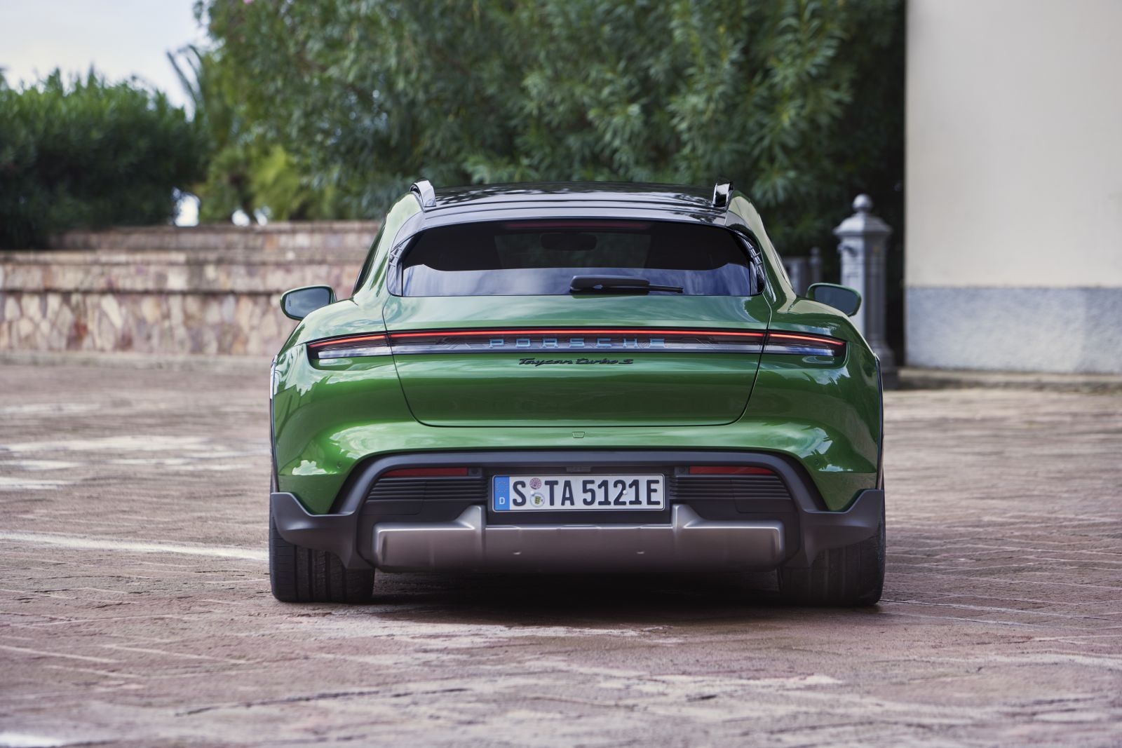 Porsche Taycan Cross Turismo ra mắt, với giá từ 93.635 Euro Porsche Taycan Cross Turismo ra mắt, với giá từ 93.635 Euro