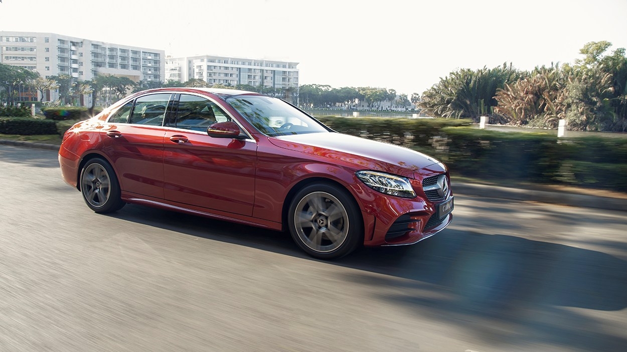 Mercedes-Benz C180 AMG ra mắt, thêm nhiều đồ chơi giá tăng nhẹ Mercedes-Benz C180 AMG ra mắt, thêm nhiều đồ chơi giá tăng nhẹ