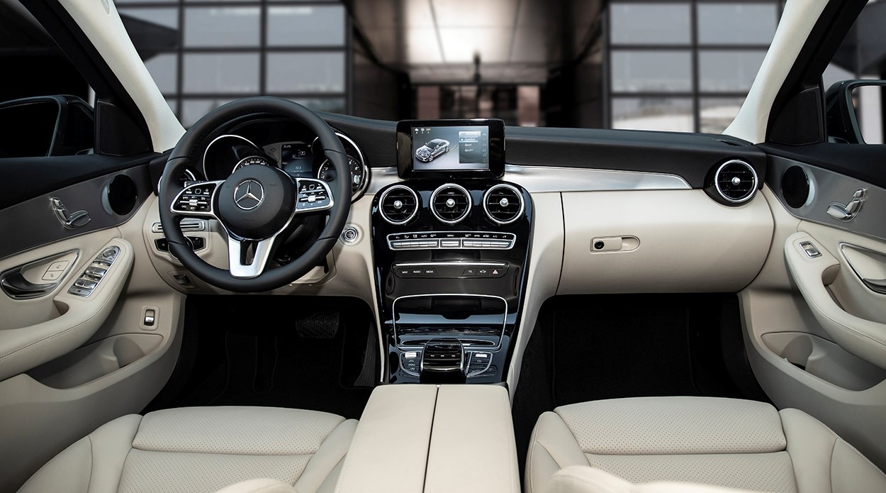 Mercedes-Benz C180 AMG ra mắt, thêm nhiều đồ chơi giá tăng nhẹ Mercedes-Benz C180 AMG ra mắt, thêm nhiều đồ chơi giá tăng nhẹ