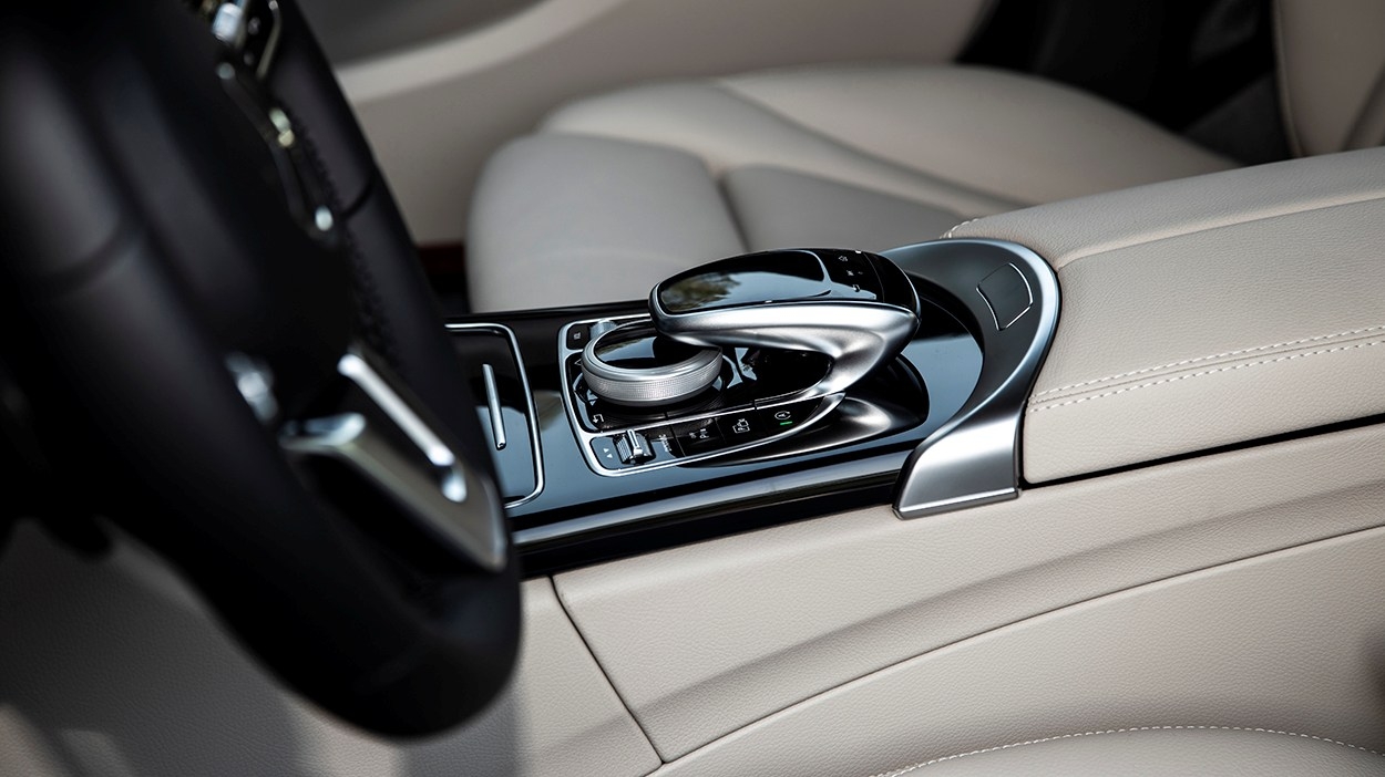 Mercedes-Benz C180 AMG ra mắt, thêm nhiều đồ chơi giá tăng nhẹ Mercedes-Benz C180 AMG ra mắt, thêm nhiều đồ chơi giá tăng nhẹ