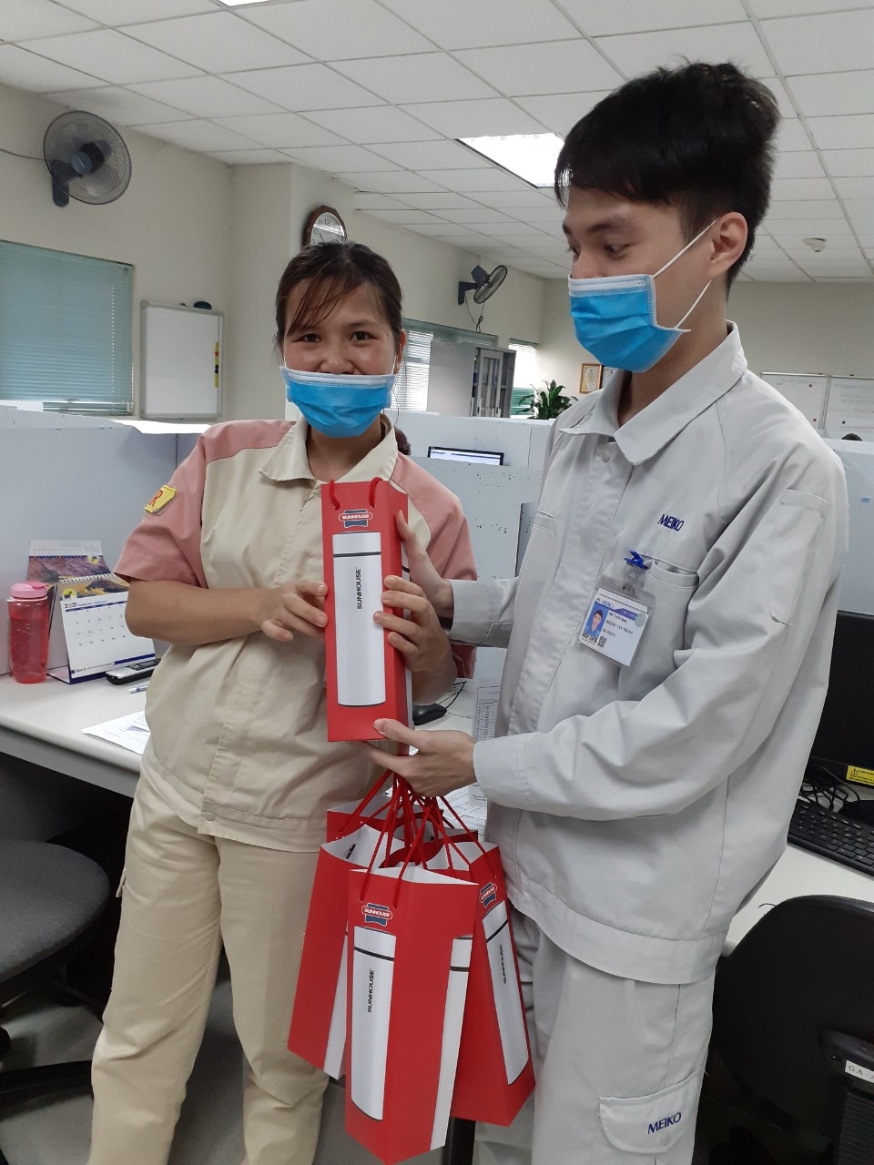 Dù khó khăn vẫn tích cực chăm lo cho lao động nữ