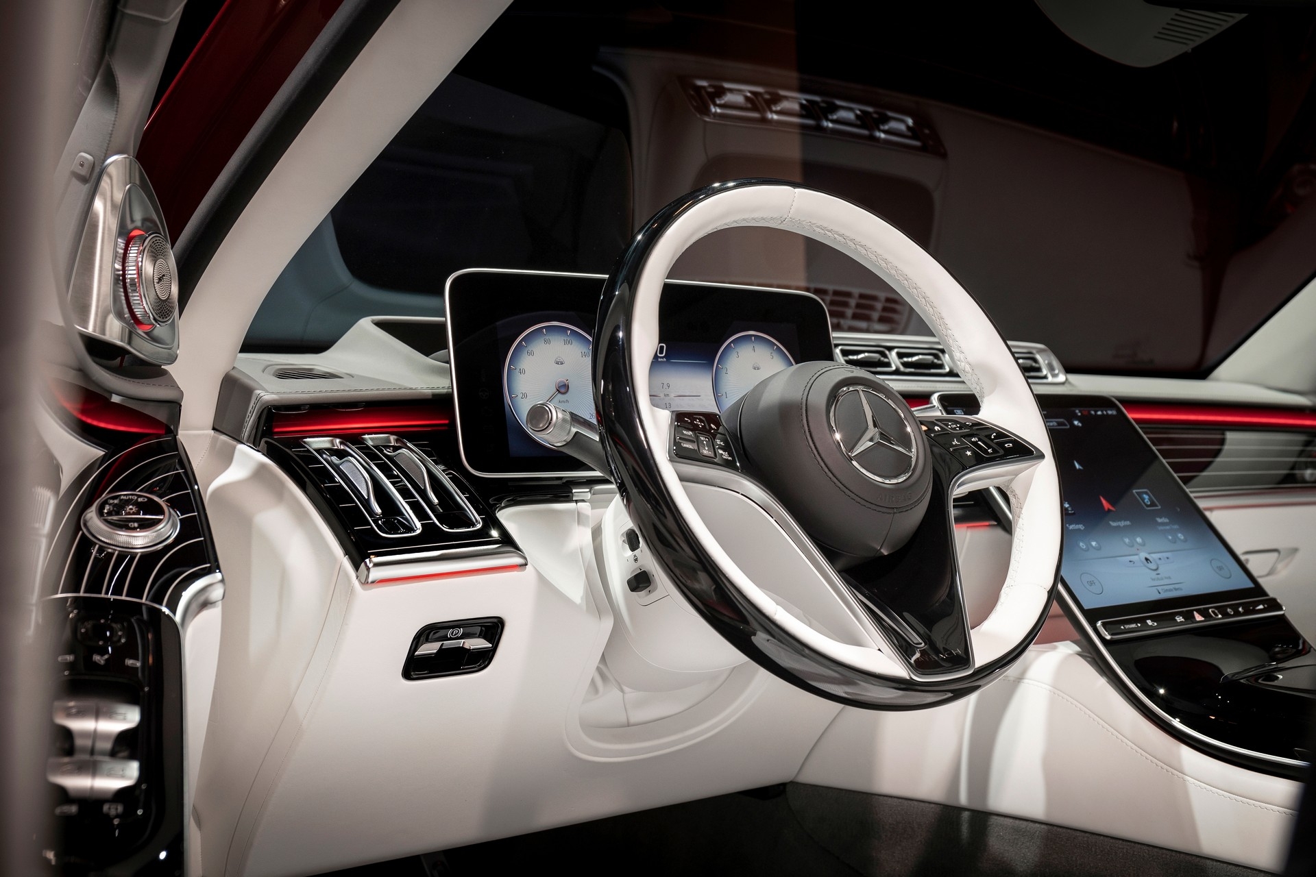 Mercedes Maybach S-Class 2021 có giá bán lên tới 184.900 USD