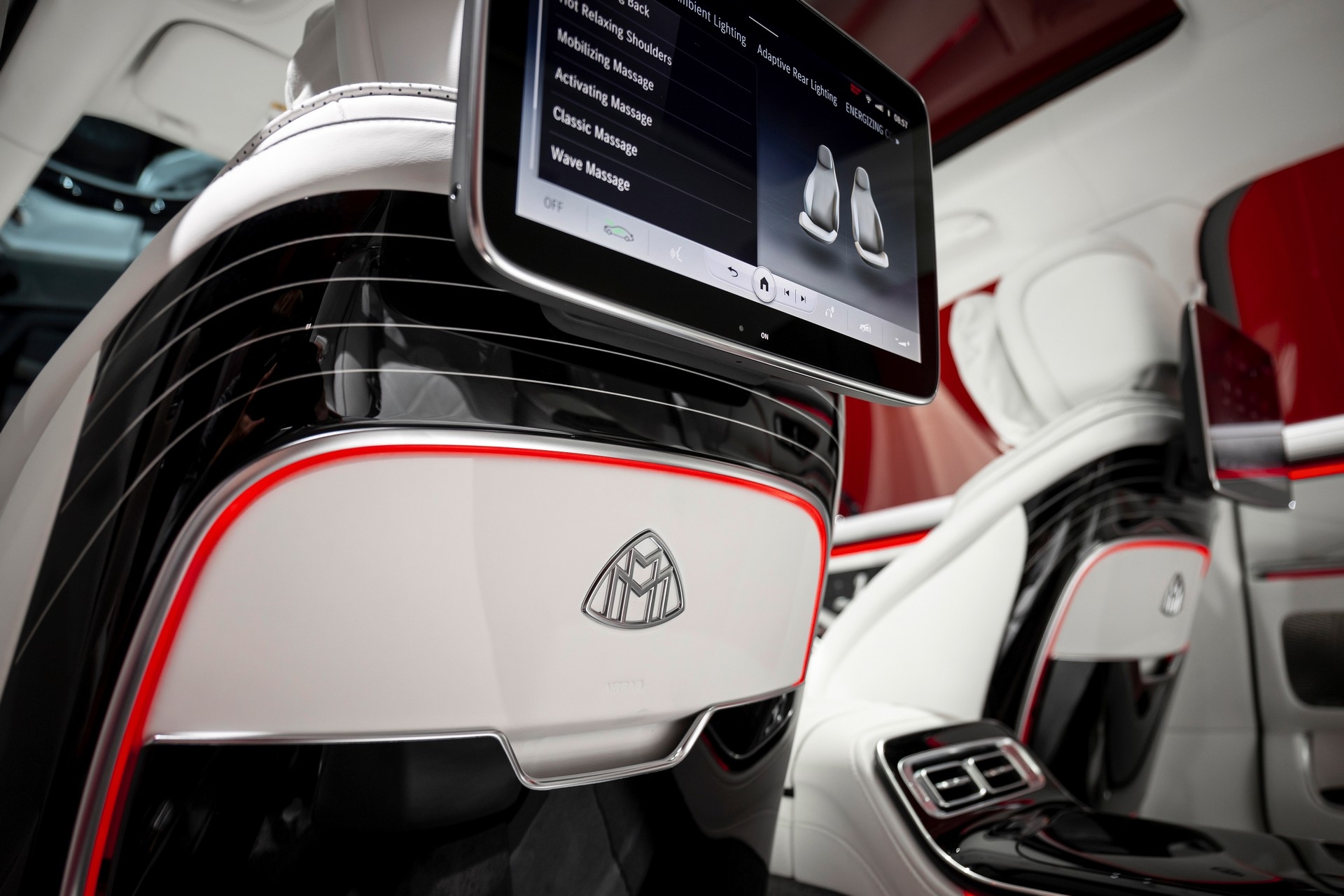 Mercedes Maybach S-Class 2021 có giá bán lên tới 184.900 USD