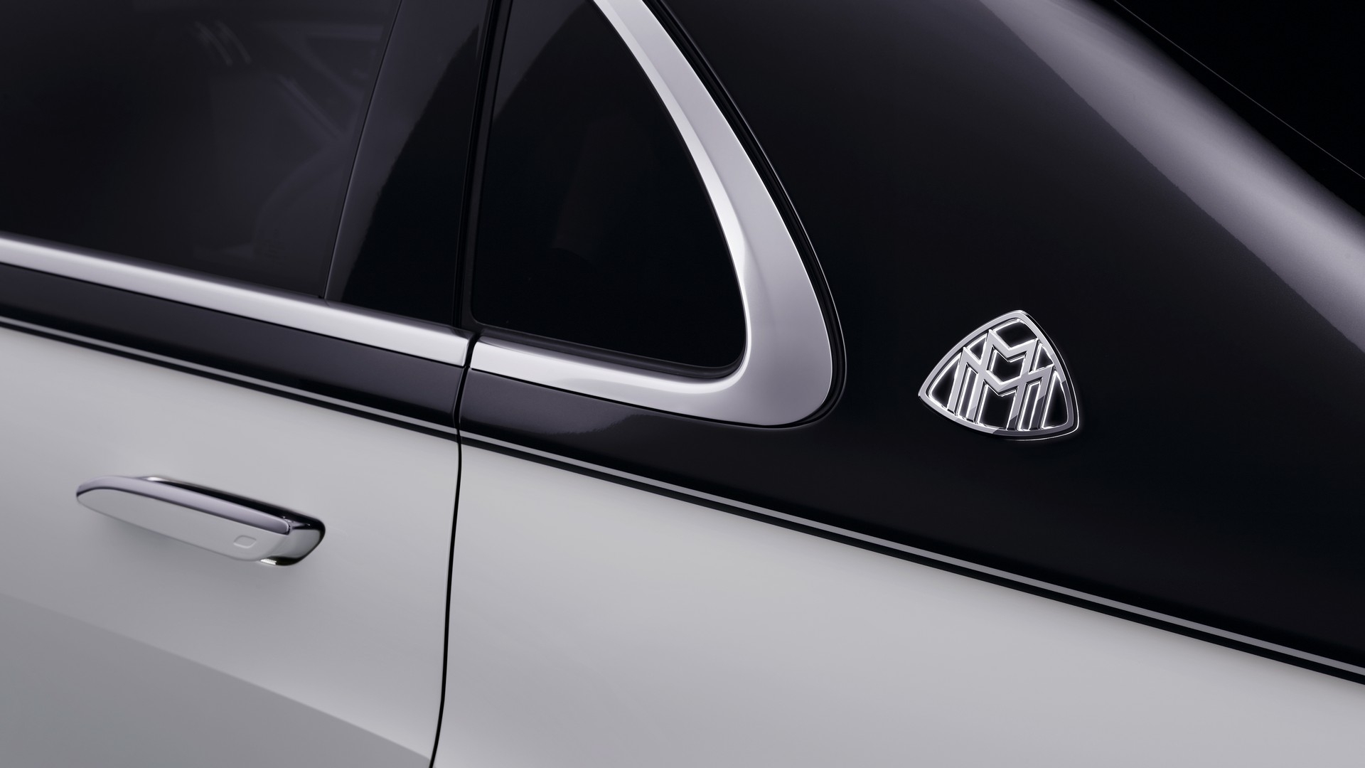 Mercedes Maybach S-Class 2021 có giá bán lên tới 184.900 USD