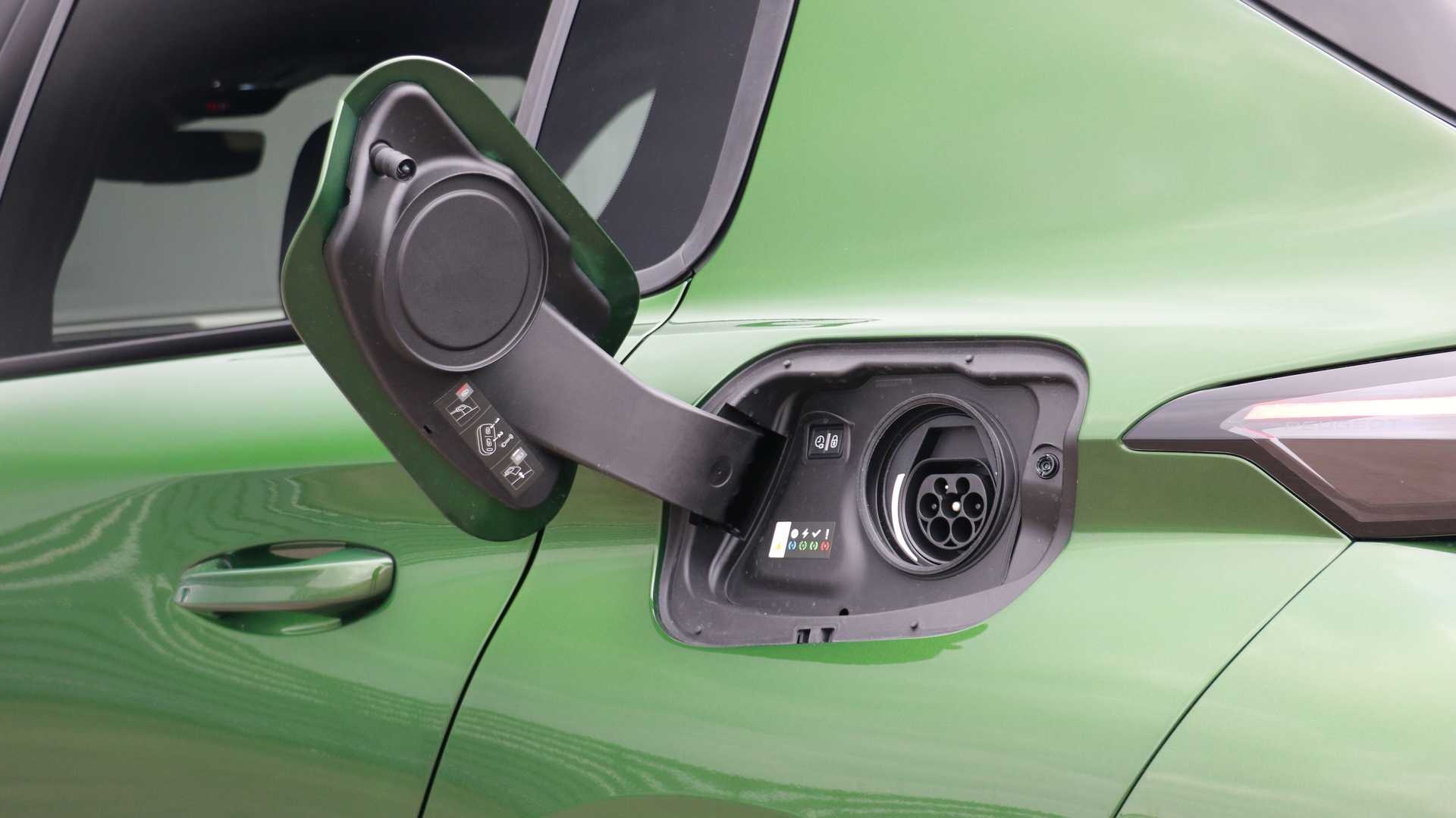 Peugeot 308 ra mắt: 2 tùy chọn động cơ plug in hybrid