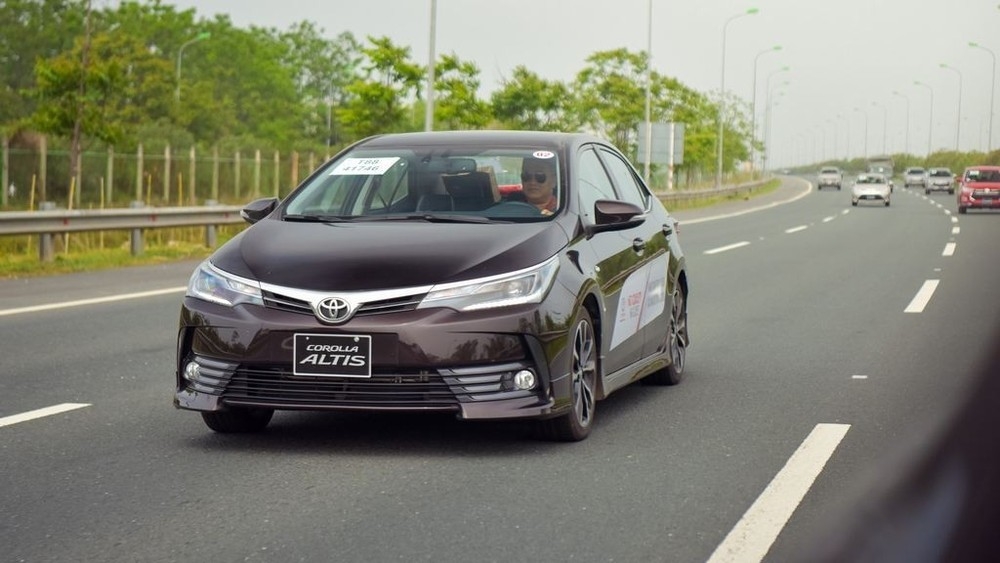 Toyota Việt Nam lại triệu hồi Corolla Altis