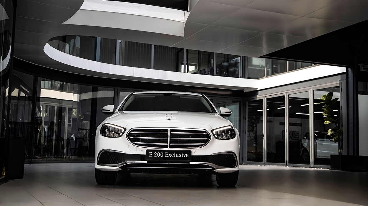 Mercedes-Benz E-Class phiên bản nâng cấp có giá 2,31 tỷ đồng