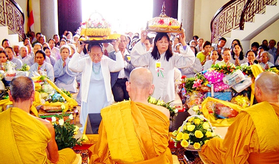 Cúng dường nhằm được nọ được kia là tham Cúng dường nhằm được nọ được kia là tham