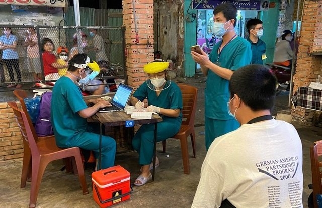 Khẩn trương tìm 2 tài xế chở người vượt biên trái phép mắc Covid-19 Khẩn trương tìm 2 tài xế chở người vượt biên trái phép mắc Covid-19