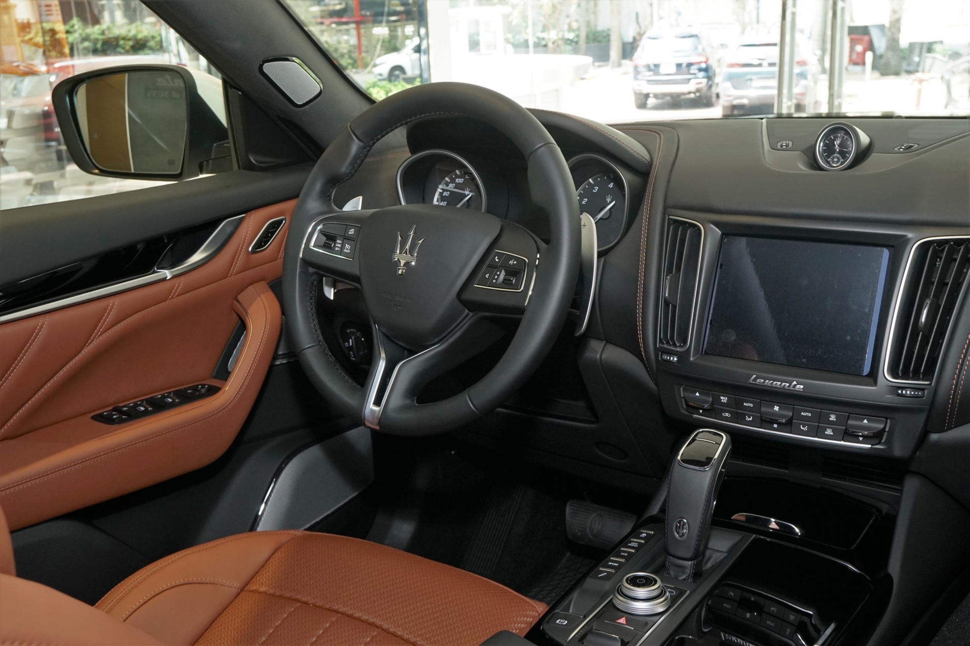 Cận cảnh Maserati Levante GranLusso với nội thất độc nhất Việt Nam Cận cảnh Maserati Levante GranLusso với nội thất độc nhất Việt Nam