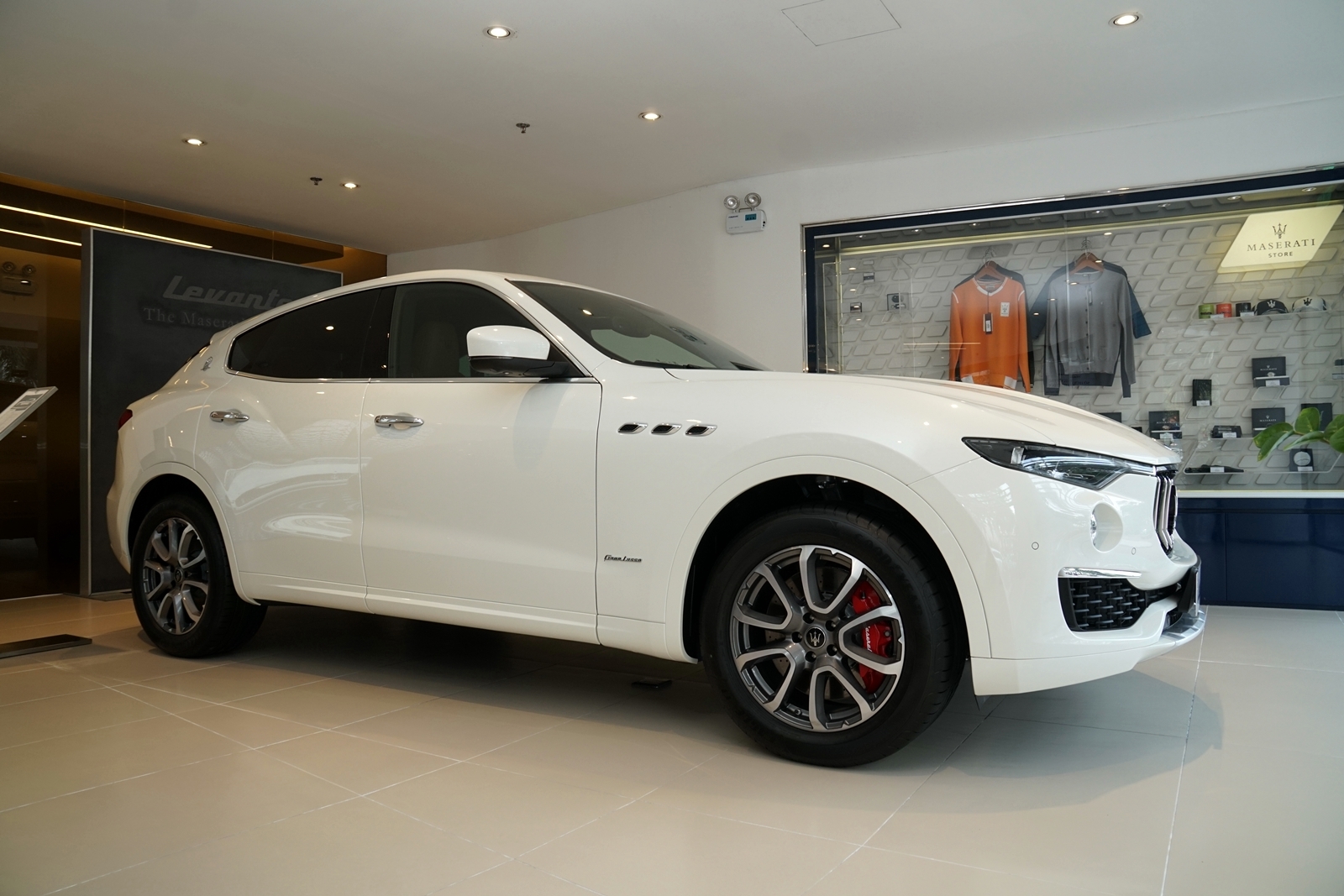 Cận cảnh Maserati Levante GranLusso với nội thất độc nhất Việt Nam Cận cảnh Maserati Levante GranLusso với nội thất độc nhất Việt Nam