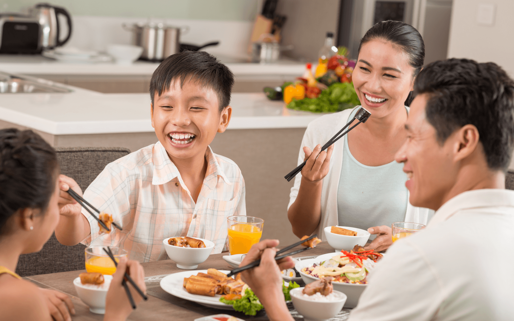 chang trai xuong thuy tinh dap heo dat ung ho gan 14 trieu dong chong dich covid 19