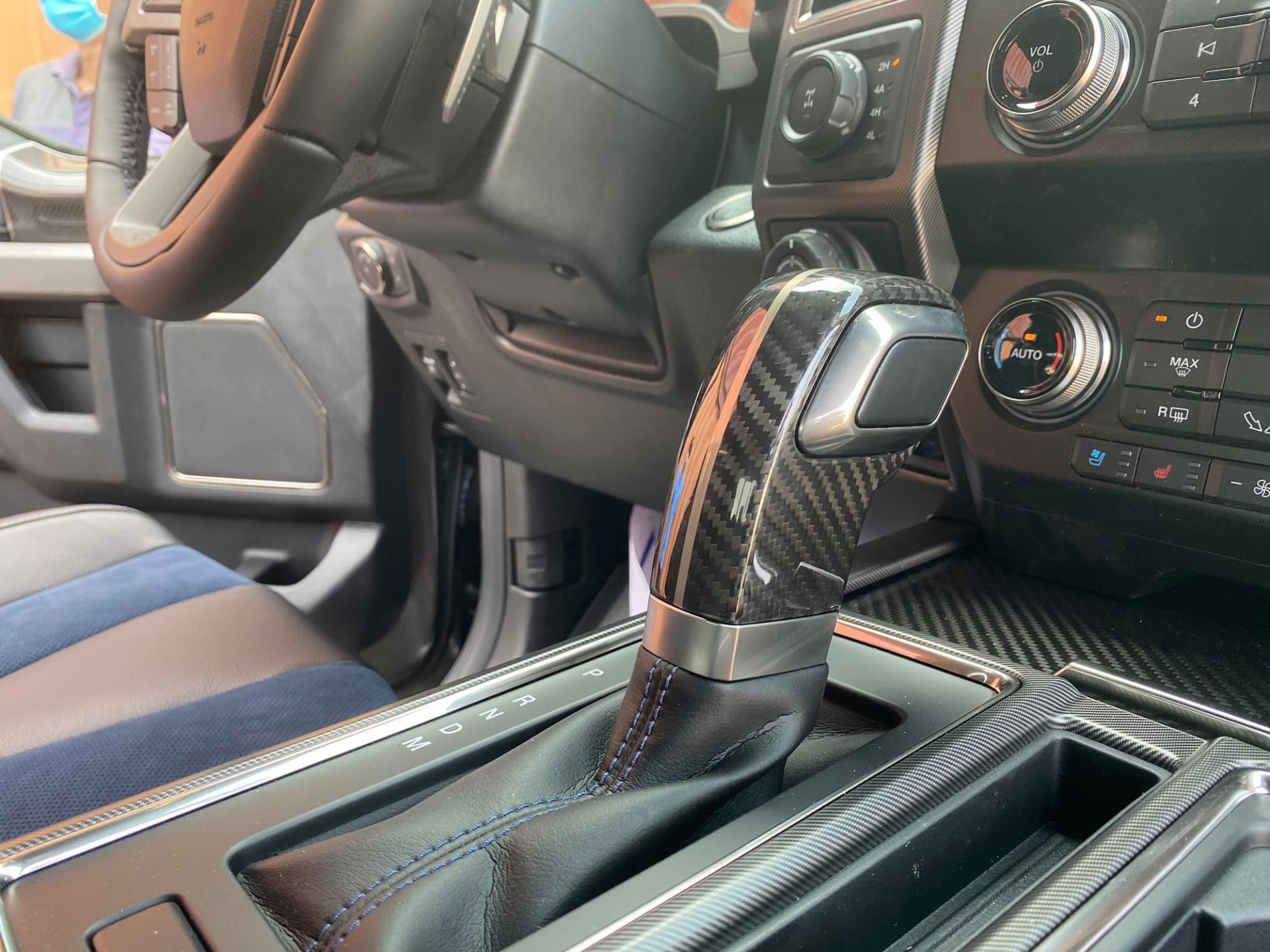 ford f150 raptor cua mo nguoc dau tien tai viet nam