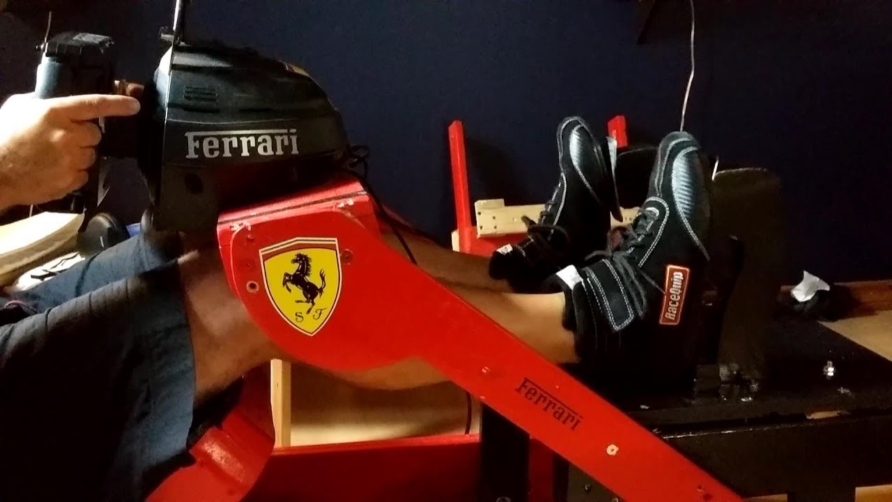 Tại sao ô tô không thiết kế phanh bằng chân trái và ga bằng chân phải? tai sao o to khong thiet ke phanh bang chan trai va ga bang chan phai