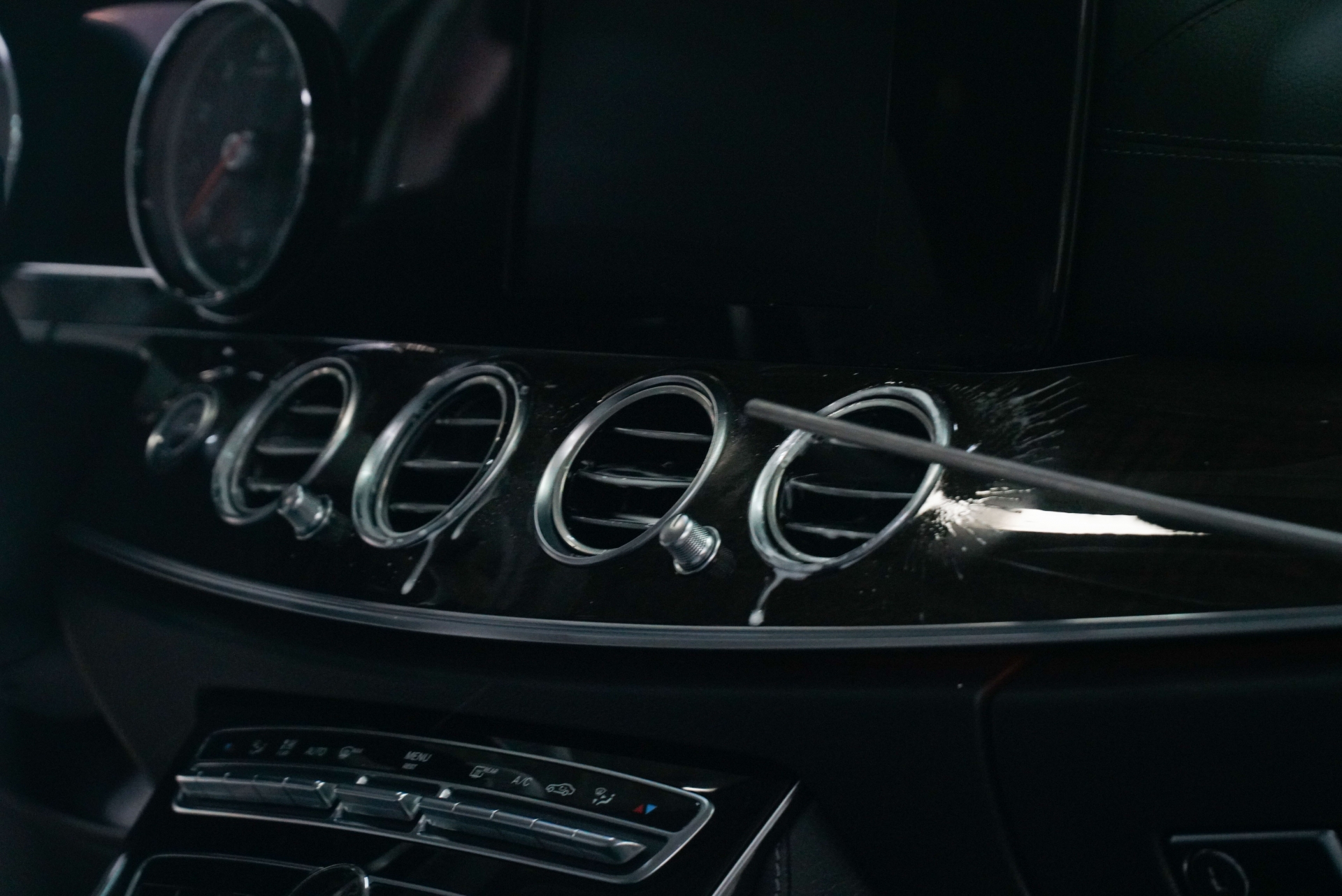 Vệ sinh hệ thống điều hòa và khử khuẩn khoang lái hiệu quả ve sinh he thong dieu hoa va khu khuan khoang lai hieu qua