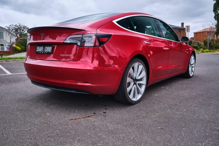 Tesla tuyên bố đạt kỷ lục doanh số trong tháng 3 bất chấp Covid-19 tesla tuyen bo dat ky luc doanh so trong thang 3 bat chap coronavirus