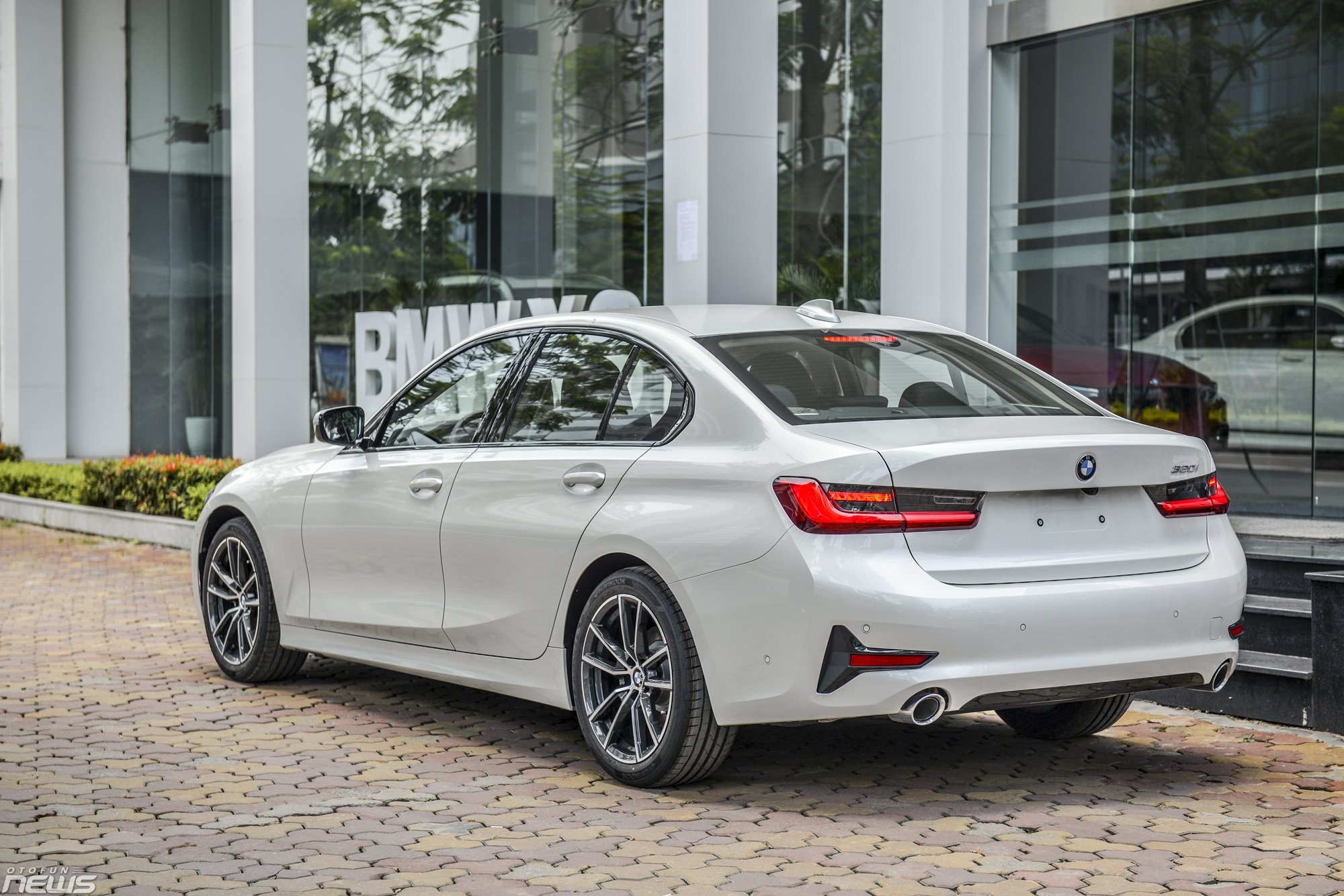 bmw 3 series ra mat phien ban moi gia ban chua duoc tiet lo