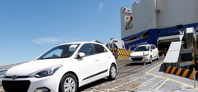 hon 3000 xe o to nhap khau ve viet nam trong nua dau thang 42020